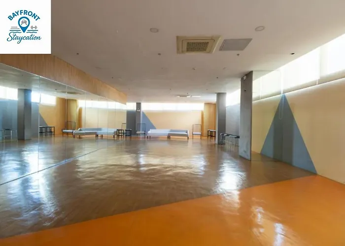 Apartment Bayfront Near Airport, Moa, Picc, Star City, Okada With Fast Wifi & Netflix Free Pool Access