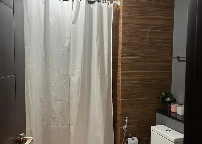 Bayfront Near Airport, Moa, Picc, Star City, Okada With Fast Wifi & Netflix Free Pool Access Apartment